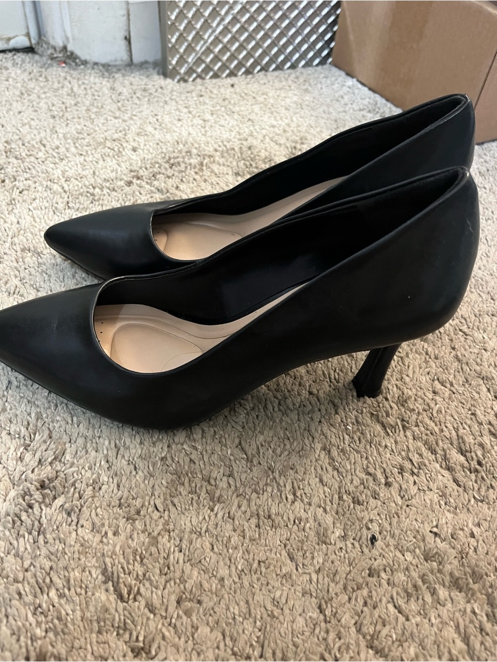 Kelly & Katie Black Pointed-Toe Mid Heel Pumps - Picture 3 of 4